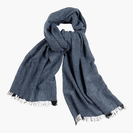 Donkerblauwe cashmere sjaal met franjes.