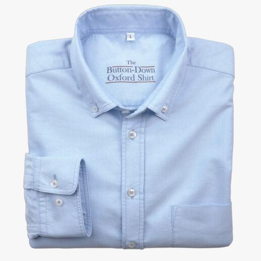 Lichtblauw shirt, opgevouwen, maat 38 cm met knoopkraag.