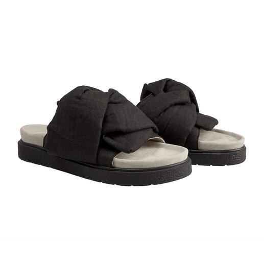 Inuikii slippers met strik Chiquer dan de vele trendy slippers in de look van gezondheidsschoenen, maar net zo comfortabel.