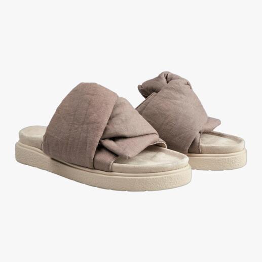 Inuikii slippers met strik Chiquer dan de vele trendy slippers in de look van gezondheidsschoenen, maar net zo comfortabel.