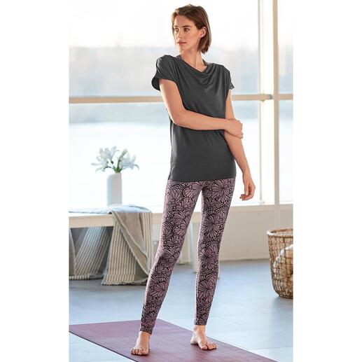 Curare waterval yoga-shirt of yoga-leggings floral print Het wellicht comfortabelste huispak dat u ooit hebt gedragen. Van Curare Yogawear.