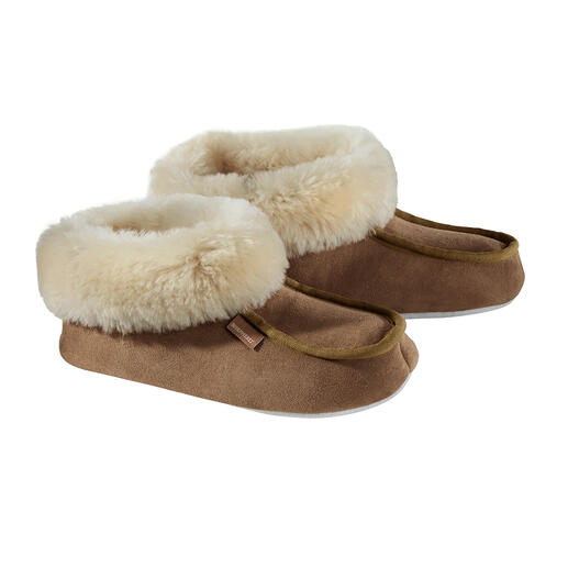 Lamsvachtlaarzen in bruin, zijdelingse zicht, comfortabel en warm.