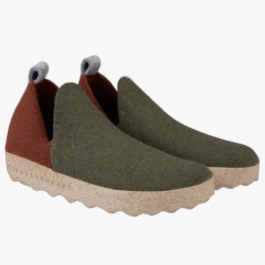 Tweede paar sneaker-huispantoffels in rood en groen
