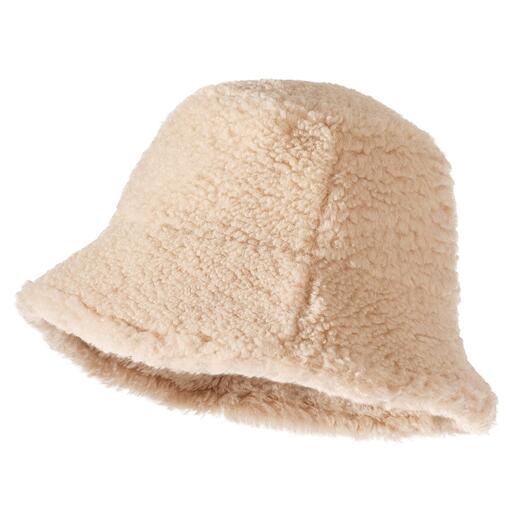 Teddy bucket hat Nauwelijks van echte lamsvacht te onderscheiden: de modieuze bucket hat van faux-fur teddy.