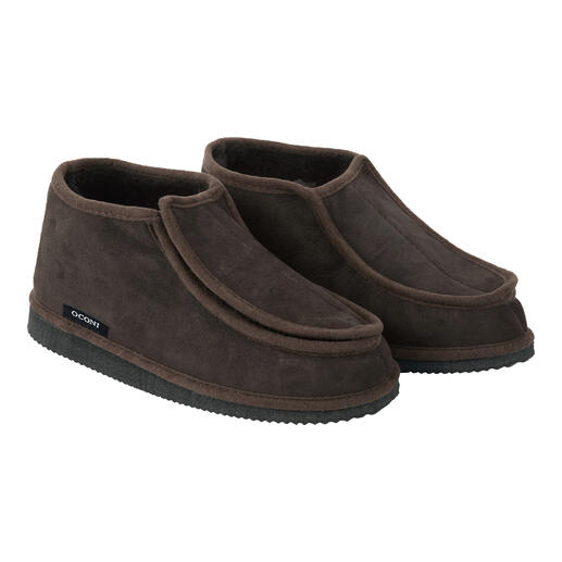 Donkerbruine klittenbandschoenen in paar.