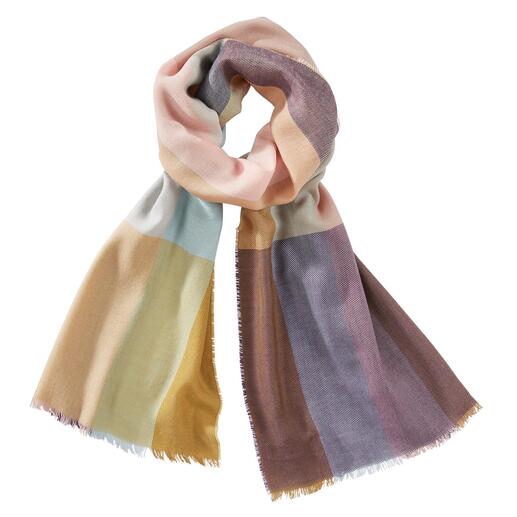 Lochcarron chique sjaal van natuurvezels Drie voortreffelijke natuurvezels, gecombineerd in een luxueuze sjaal. Merinoswol, zijde en kasjmier.