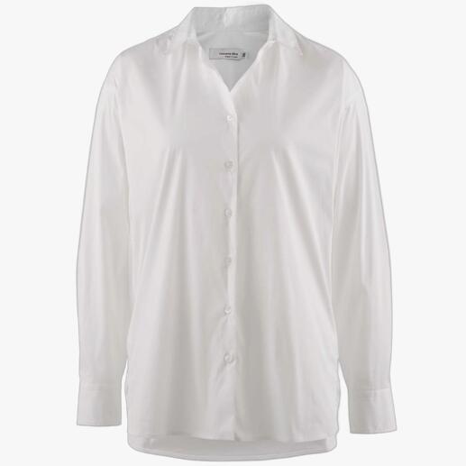 Rossana Diva basic oversized blouse Modieuze update voor de witte basic blouse: lange oversized pasvorm en zijinzet met zakken.