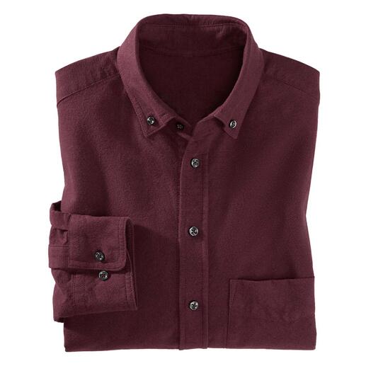 Bordeauxkleurig flanellen shirt gevouwen met knopen