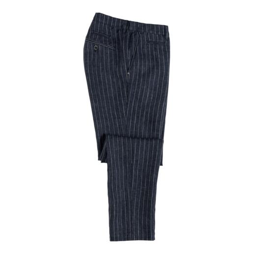 Gestreepte broek vanuit een zijaanzicht.