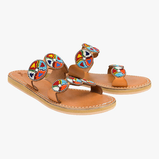 laidback london platte kralensandalen Traditionele Afrikaanse kunstnijverheid: dé schoenentrend van de zomer.