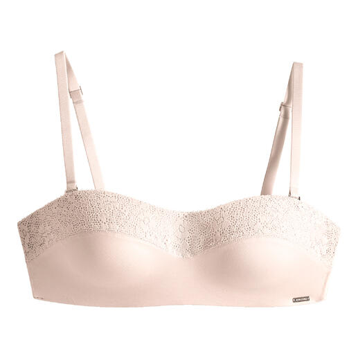 Bandeau beha in lichtroze met kant, op een witte achtergrond.