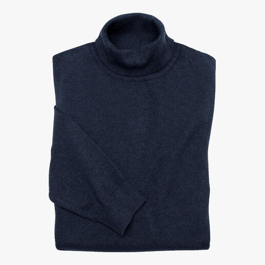 Ragman fijngebreide coltrui in donkerblauw, gevouwen.