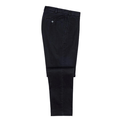 Zijaanzicht van een zwarte Hiltl Allwetter-Thermo-Chino broek