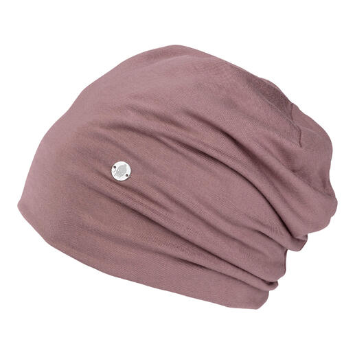 Roze jaarrond bamboe beanie van opzij met logo.