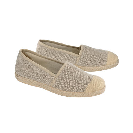 Twee hennep espadrilles van Grand Step Shoes in natuurlijke tinten, vooraanzicht.