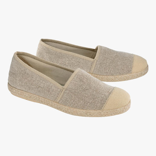 Twee hennep espadrilles van Grand Step Shoes in natuurlijke tinten, vooraanzicht.