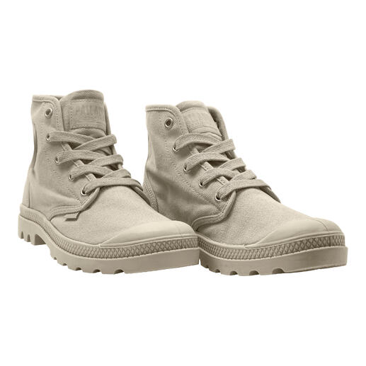 Beige canvas boots met veters, vooraanzicht.