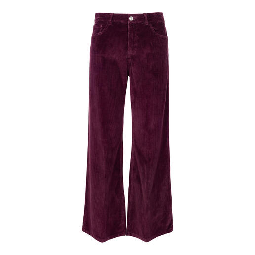Bordeauxrode wide-leg corduroy broek op een witte achtergrond