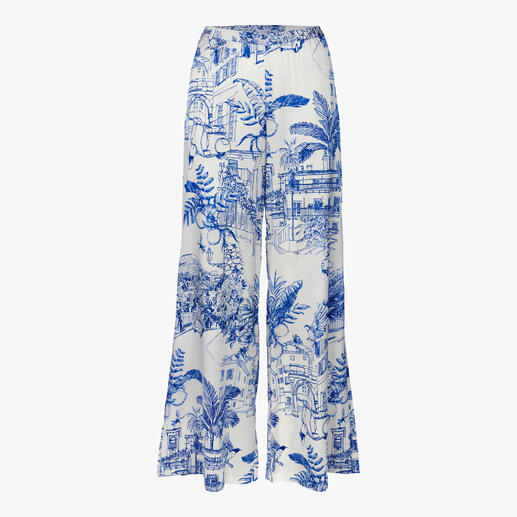 Wijd zijden stretch broek met blauw grafisch patroon, van voren gepresenteerd.