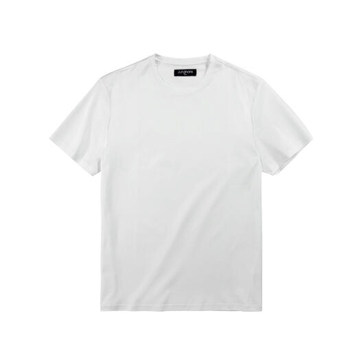 Wit T-shirt op een witte achtergrond, plat gelegd.