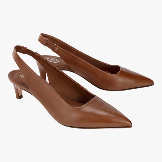 Cognackleurige slingpumps in maat 36 met hak.