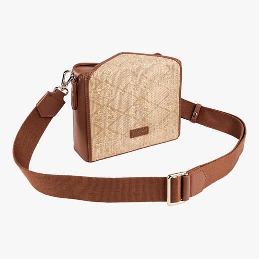 Combinatie van bruine raffia boxy tas en een kleine binnenzak.