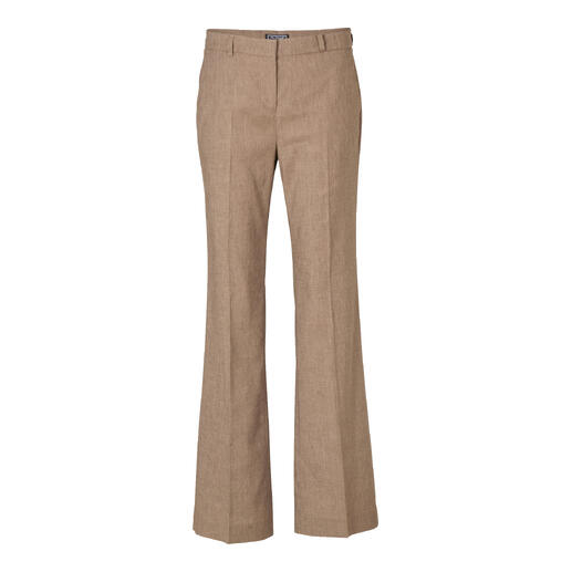 Voorkant van een elegante beige business linnenbroek met een smalle pasvorm