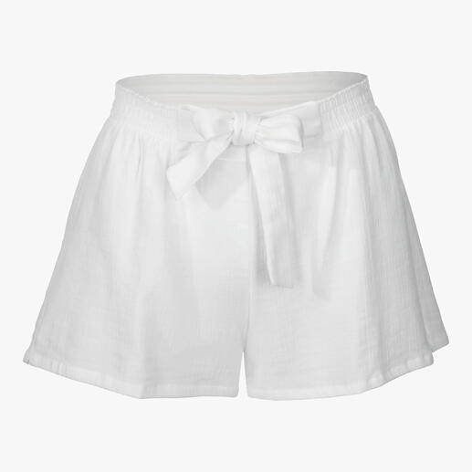 Witte Novila Musselin shorts met strik op een lichte achtergrond.
