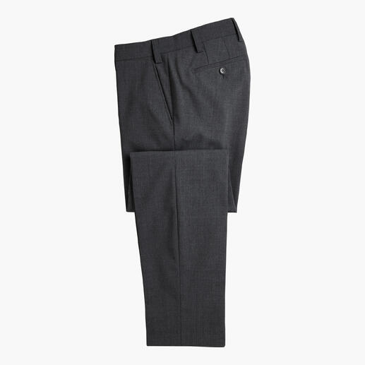 Grijze wasbare wollen broek in volle lengte, gevouwen.