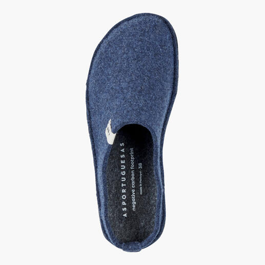 Donkerblauwe pantoffels met platte, flexibele zool.