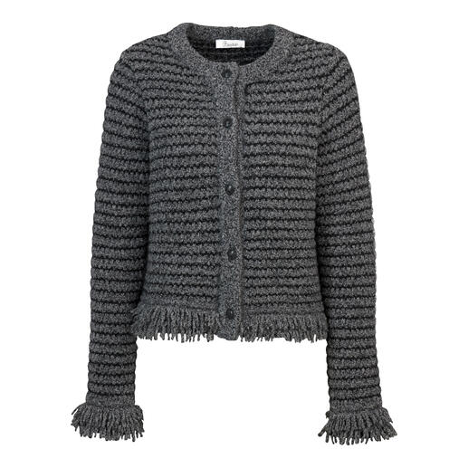 Vooraanzicht van de merino-yak brei-jack die open wordt gedragen.