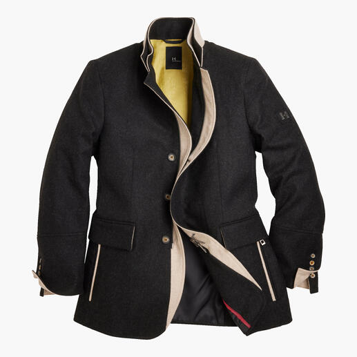 Voorkant van de Merino-lodenjas van Hartwich, maat 48 met onregelmatige kraag.