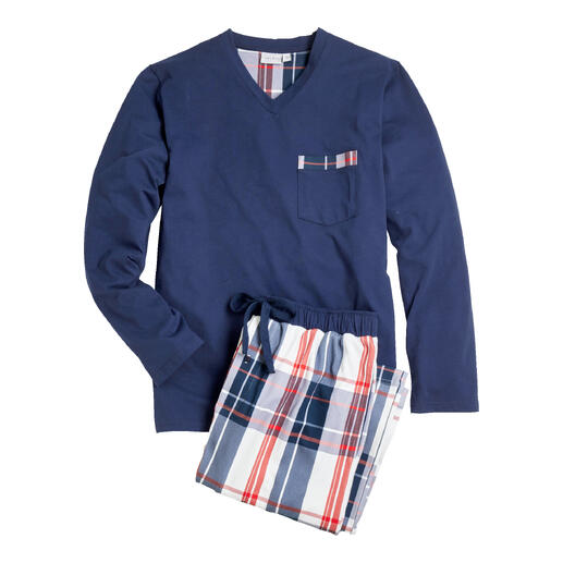 Langzaam pyjama met een blauw, rood en wit plaidpatroon.