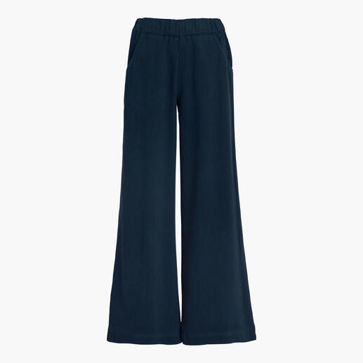 Marineblau twillbroek op een witte achtergrond