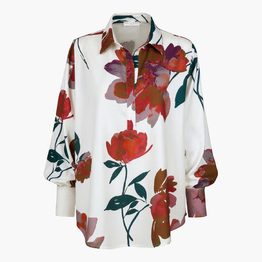 Blouse in crème met kleurrijk bloemenpatroon en losse mouwen.