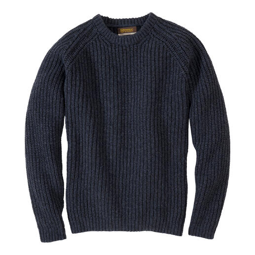 Donkerblauwe ribbeltrui van gebreid materiaal, op een witte achtergrond.