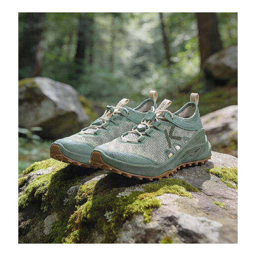Sagegroene hybride sneakers van Keen, zij-aanzicht.