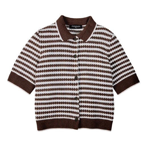 Wafel gebreid polo in koffie-ecru, modieus met korte mouwen en knoopsluiting.