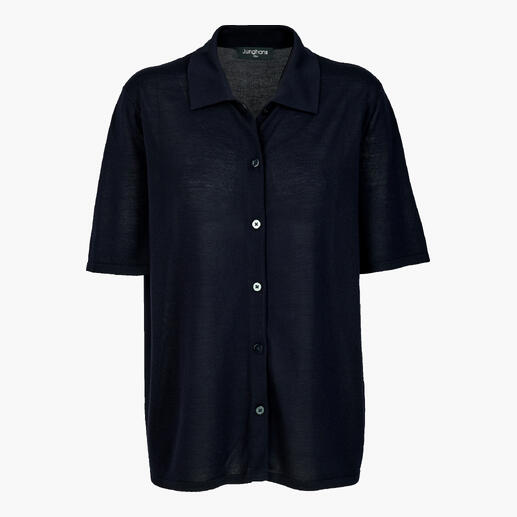 Tencel zijde breibloes in navy, modern met doorlopende knoopsluiting.
