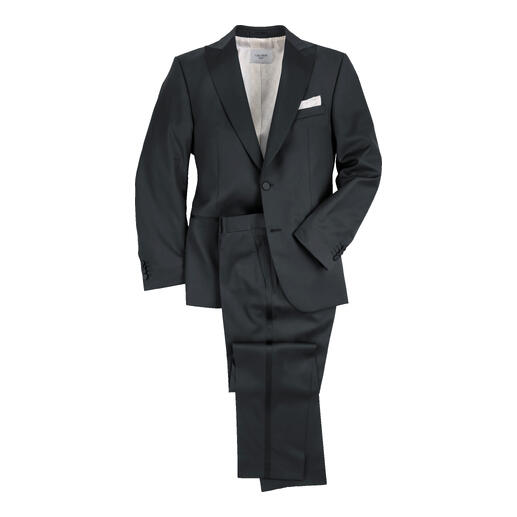 Zwarte smoking blazer met bijpassende broek op een witte achtergrond.