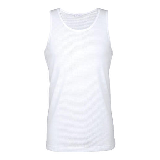 Witte mesh tanktop zonder mouwen op een witte achtergrond.