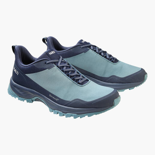 Paar grijs-blauwe softshell schoenen naast elkaar