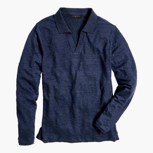Blauwe langarmshirt ligt plat op een oppervlak.