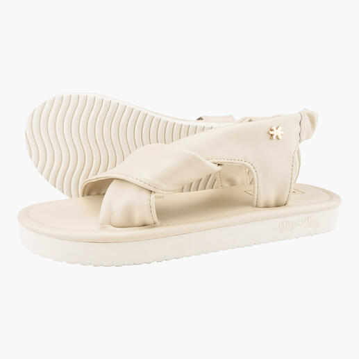 Ultralight sandaal in vanillekleur, model met kruisriemen.