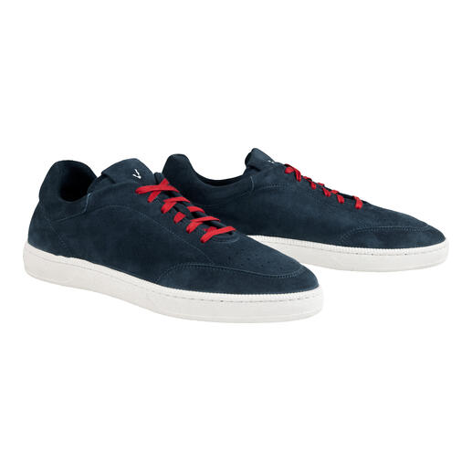 Navy blauwe zomersneakers in maat 41 met rode veters.