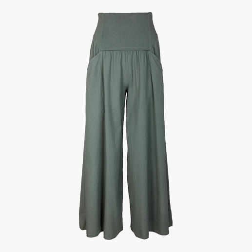 Olijfgroene broekrok met een ruime snit en hoge taille.