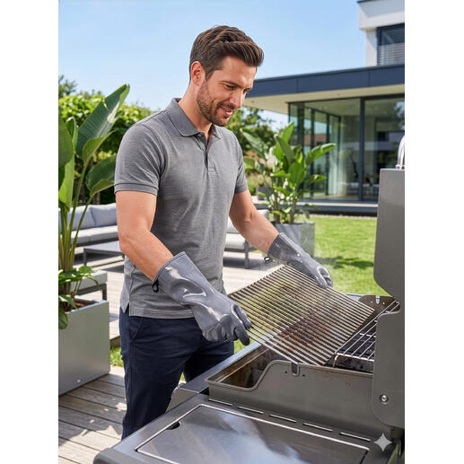 Man grilt met handschoenen op de barbecue in de tuin