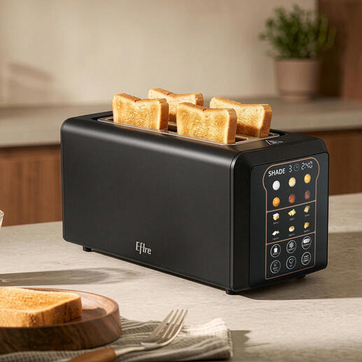 Touchscreen-toaster met geroosterd brood en een glas op een tafel.