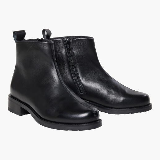 Zwarte Werner minimal enkelboots in maat 36, eenvoudig ontwerp.