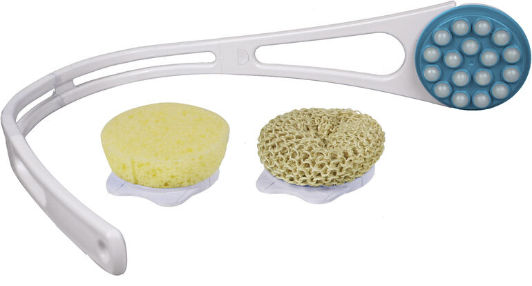 3 opzetstukken voor een perfecte rugverzorging: insmeerhulpmiddel, borstel en spons. Rugverzorgingsset met borstelopzetstukken op een witte achtergrond.